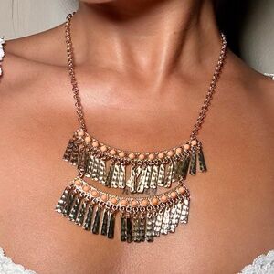 YELLOW GOLD METAL FRINGE PEACH STONE 2 LAYER NECKLACE